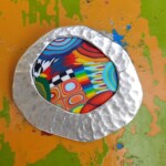 Broche multicolore en argile polymère